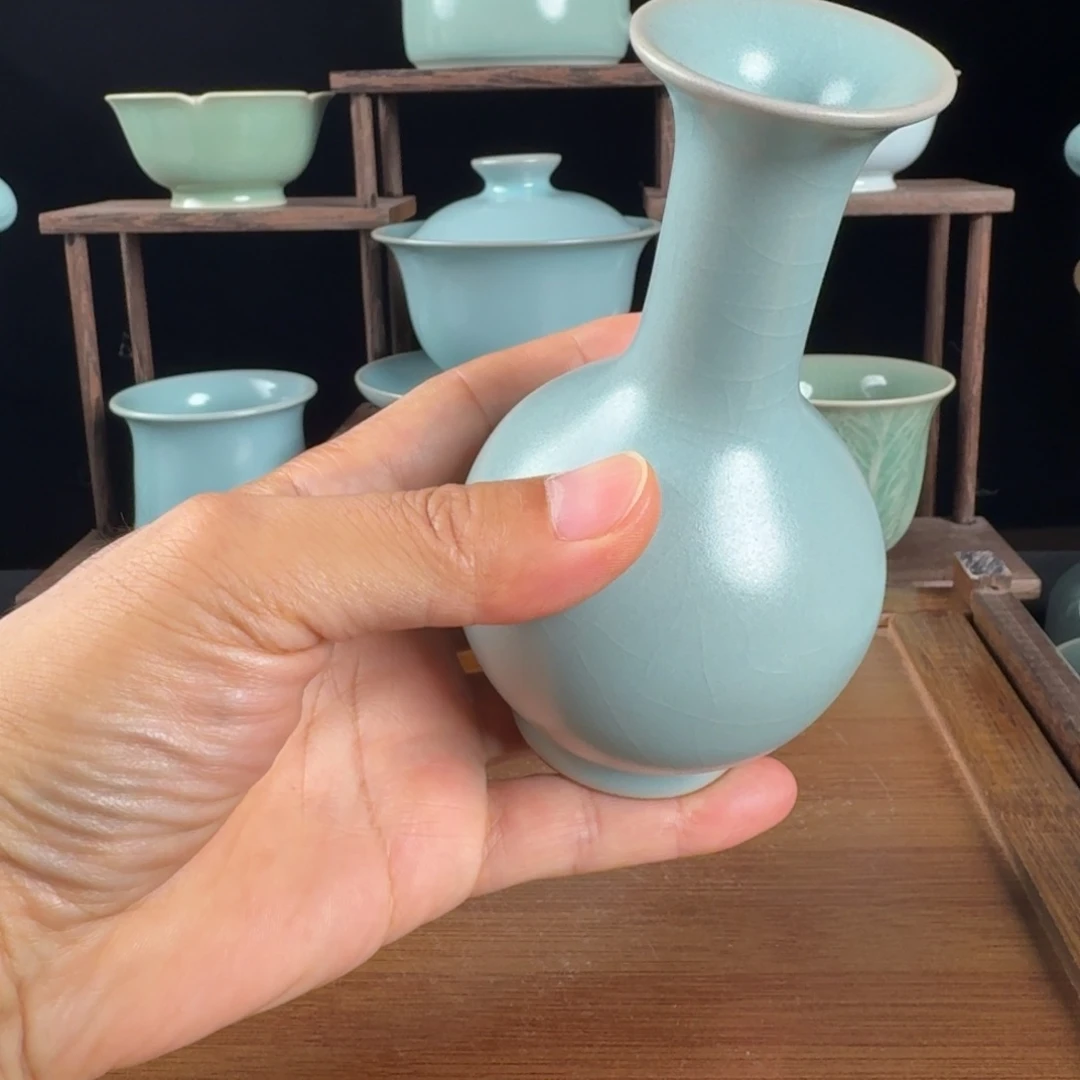 摆件汝瓷小长颈瓶原矿原釉