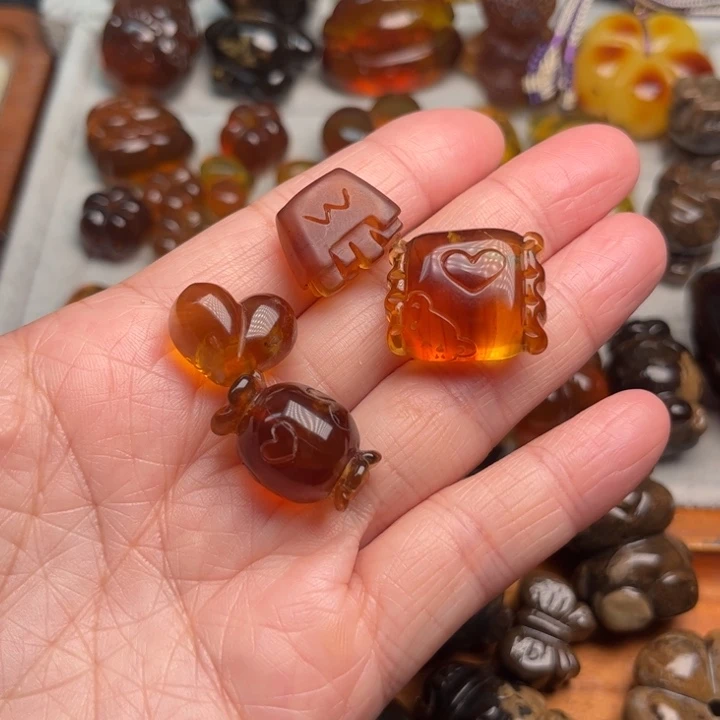 琥珀未镶嵌颈饰特价