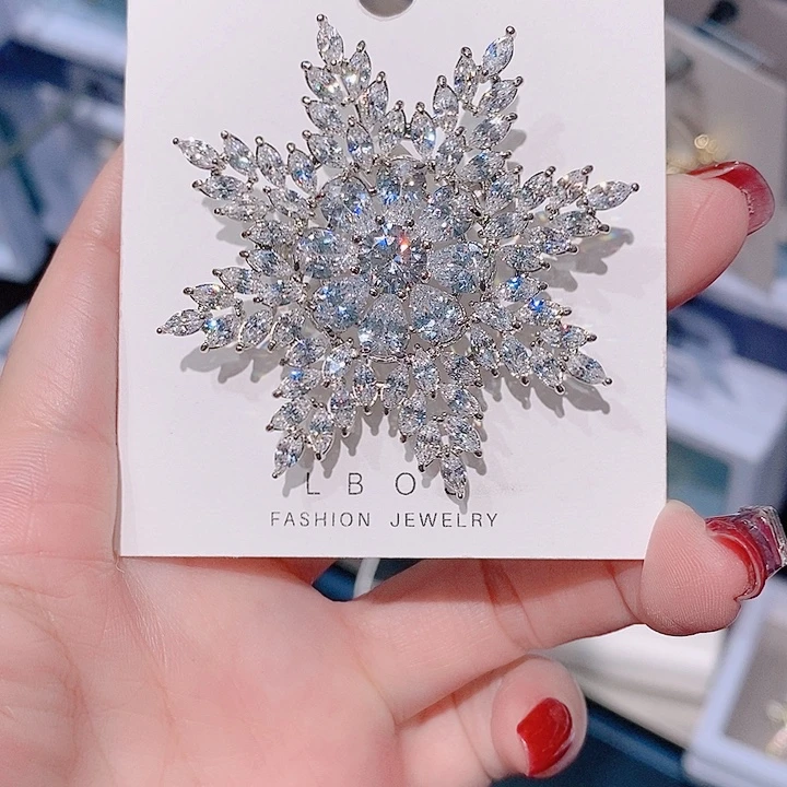锆石铜合金雪花胸针 银色