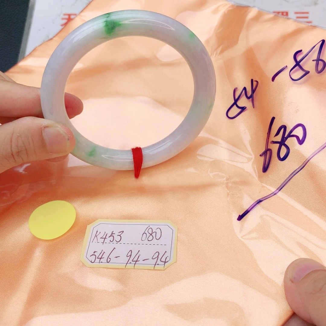 翡翠手镯未镶嵌翡翠