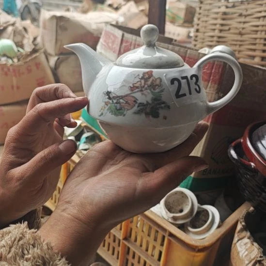 库存瓷片三打白骨精壶嘴有磕碰