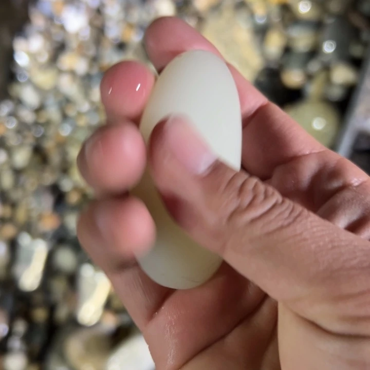 和田玉（糖玉）未镶嵌珠宝奇石