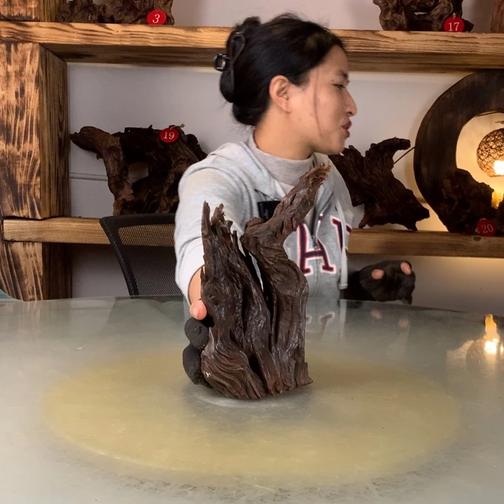 蜻***摘天然的云南紫柚木会黄水