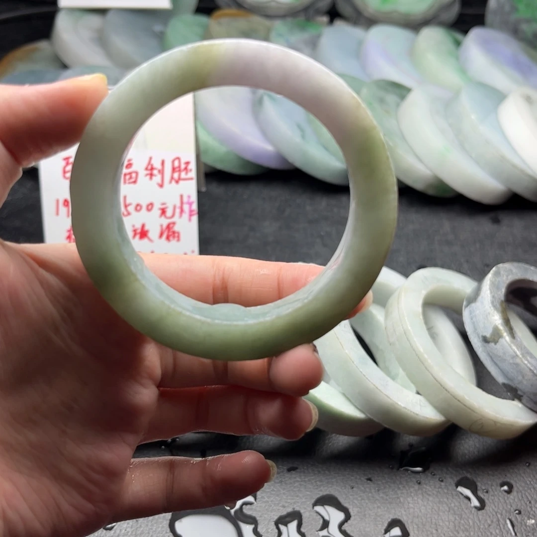 未镶嵌翡翠手镯定制翡翠