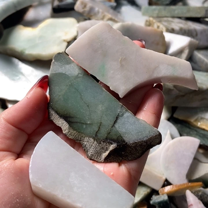 翡翠颈饰未镶嵌天然翡翠