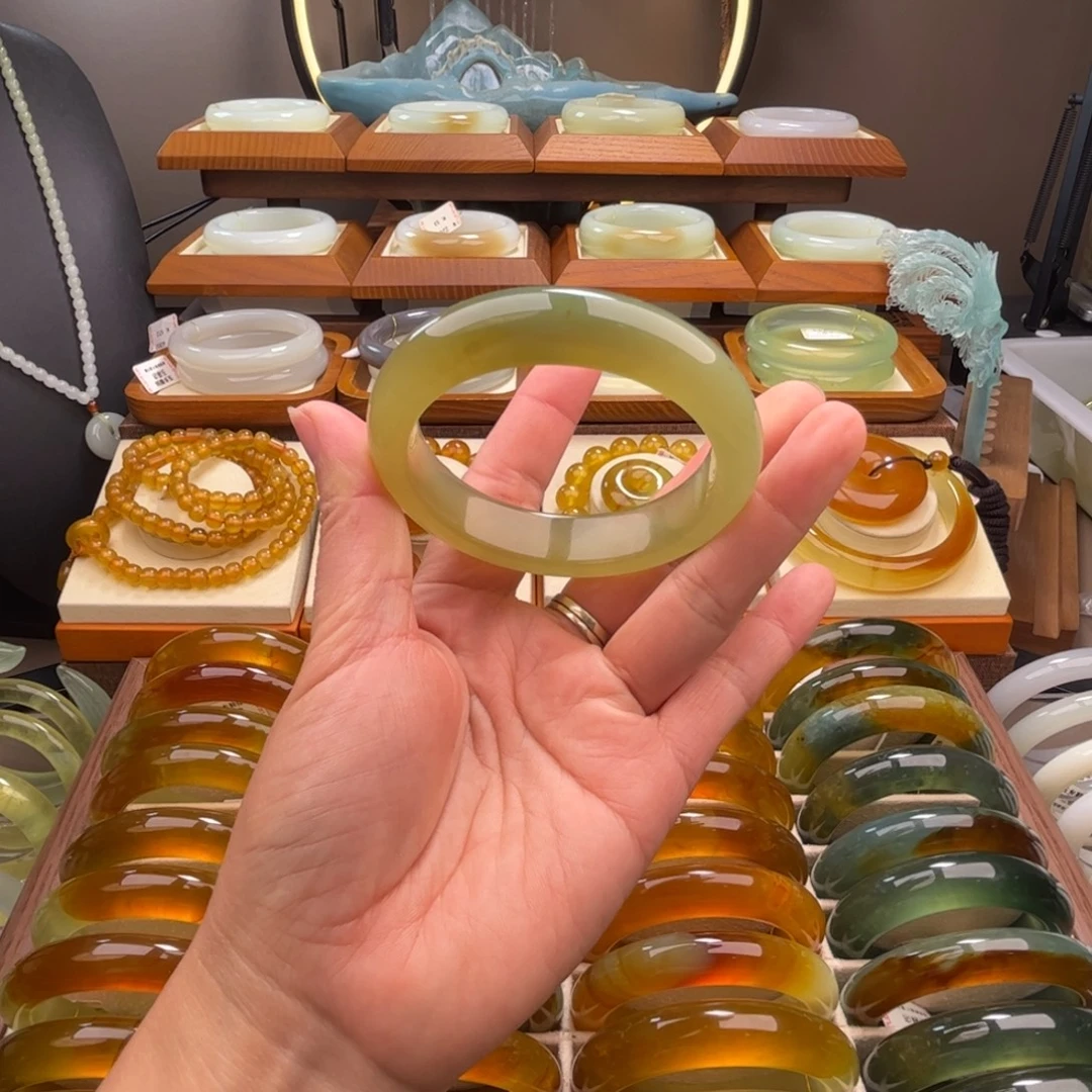 蛇纹石玉未镶嵌手镯60