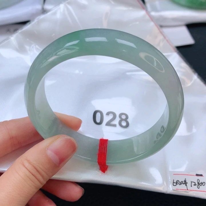 翡翠手镯未镶嵌翡翠手镯60