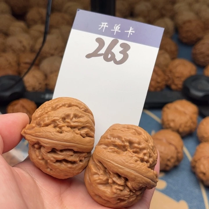 文玩核桃吊坠霸王龙 40全品 263