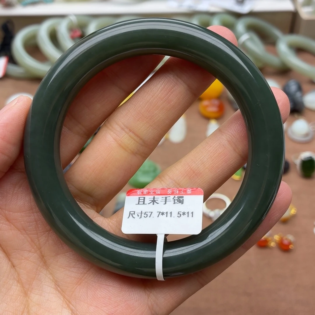 和田玉未镶嵌手镯