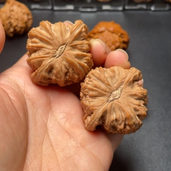 【闪购商品】把件文玩核桃王*啵球白………