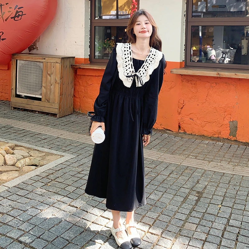 法式黑色复古娃娃领2025年春秋新款长袖收腰花朵袖口长款连衣裙女