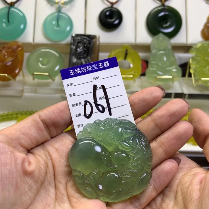 【闪购商品】蛇纹石玉未镶嵌颈饰一****づ