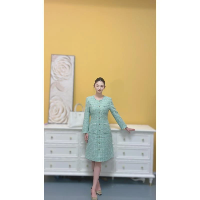 剀剀莉 （松烟）秋季碧绿色精致优雅减龄显白圆领长袖小香连衣裙