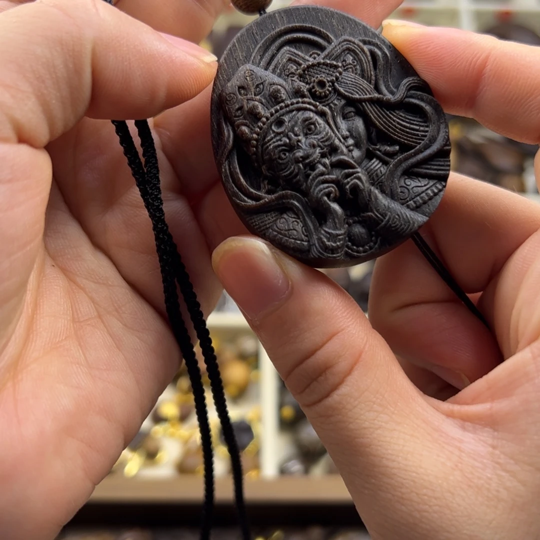 木质类扎基随行脖挂配饰