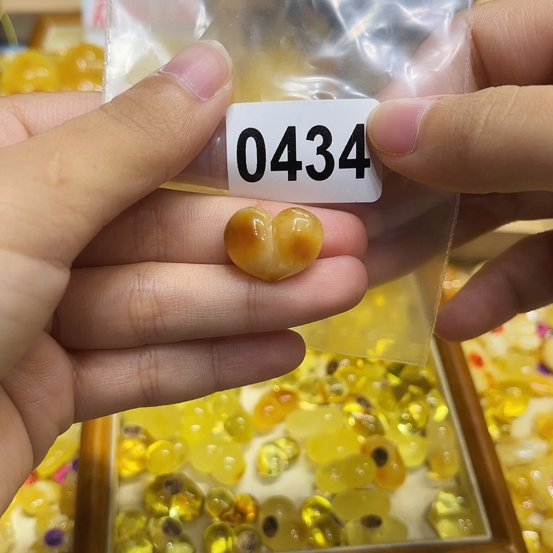 琥珀未镶嵌珠宝奇石