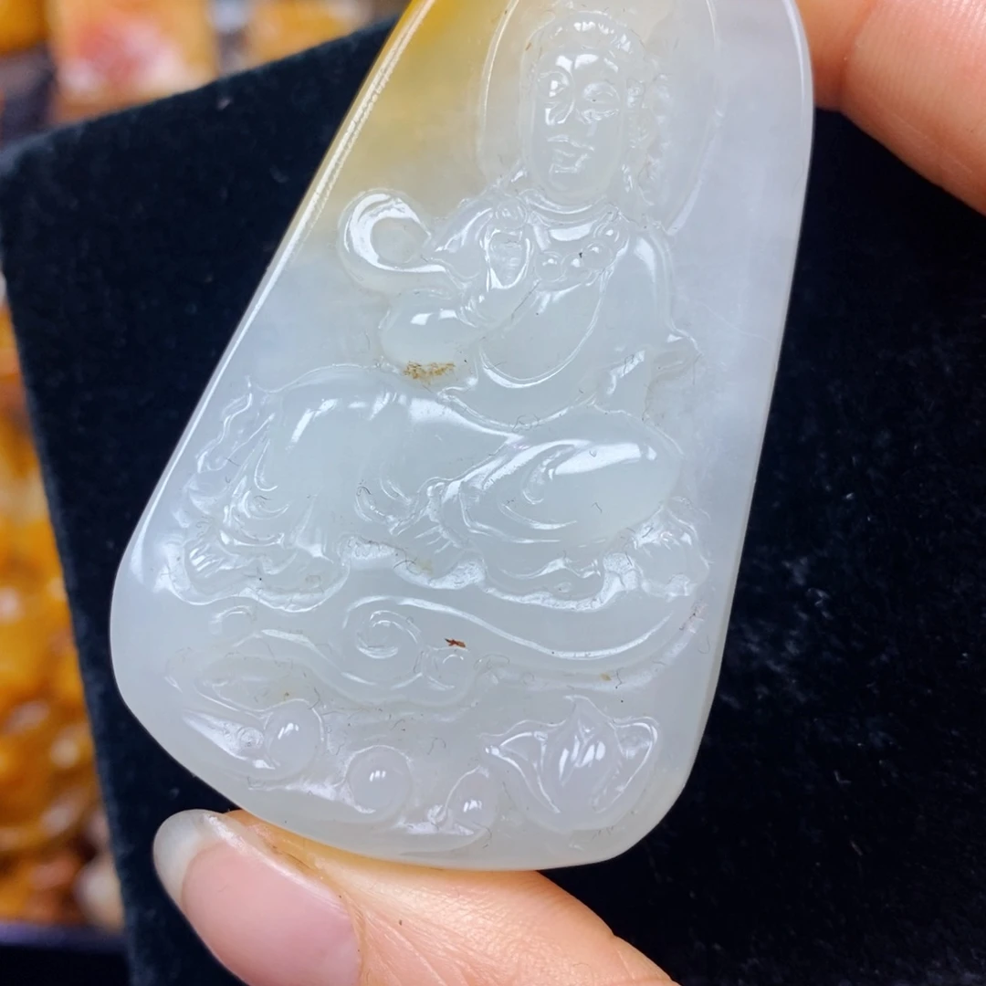 未镶嵌石英质玉（黄龙玉）颈饰