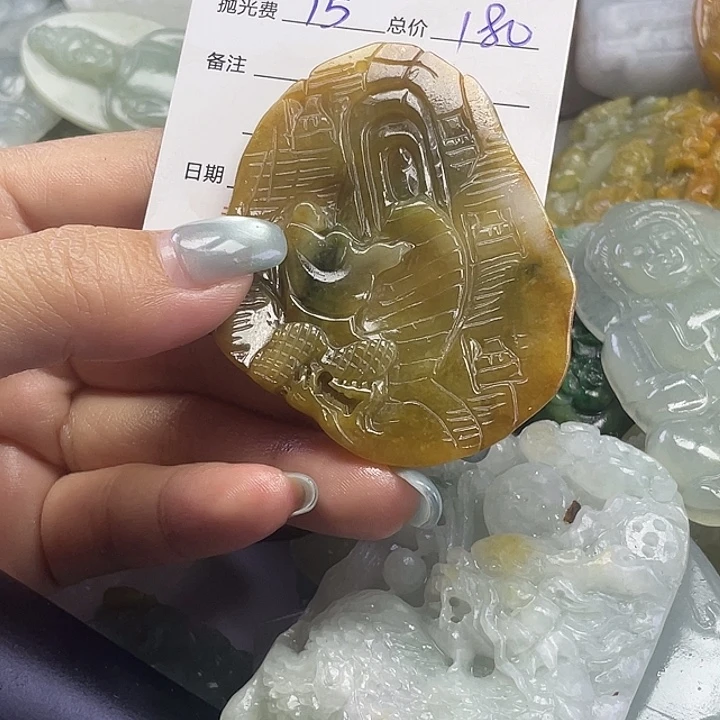 自***。翡翠未镶嵌颈饰10-11