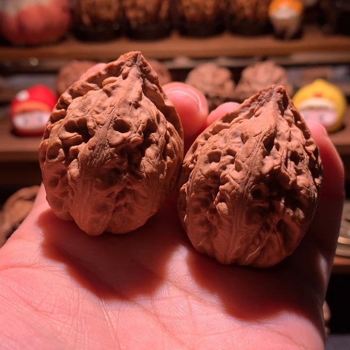 文玩核桃吊坠楸玥核82