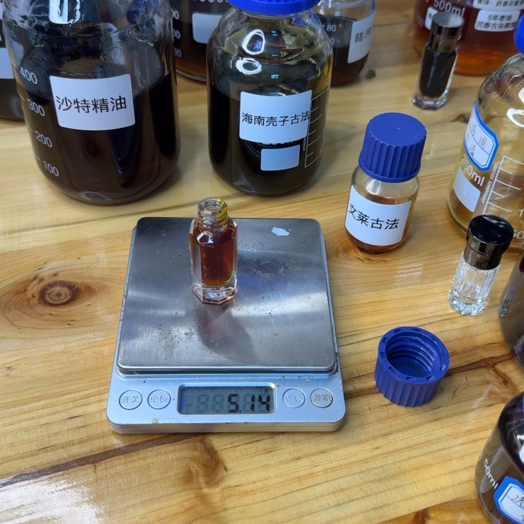 星*** 沉香精油沉香菩萨棋古法5克
