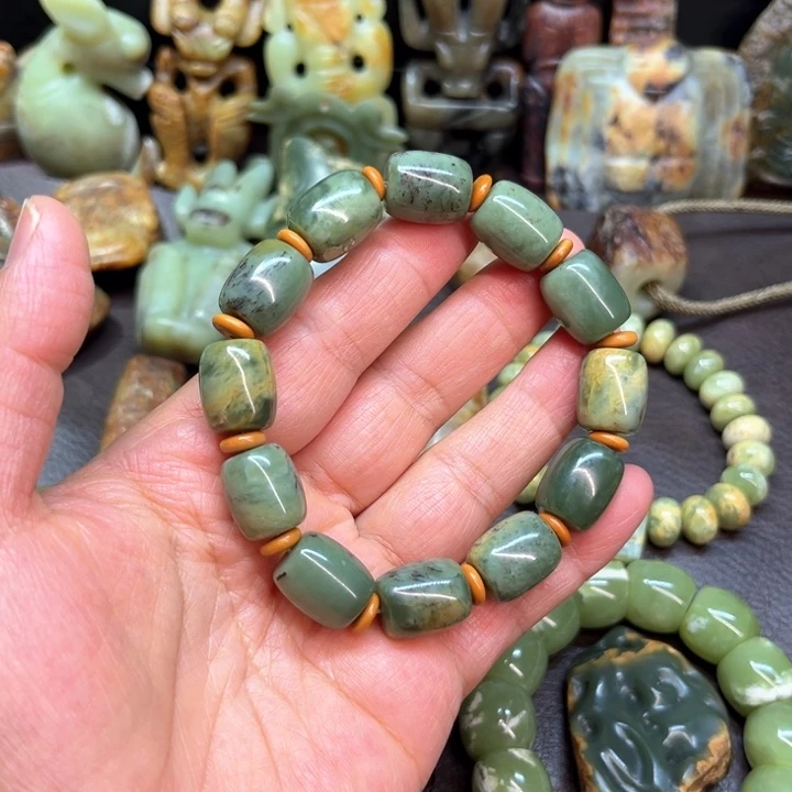 未镶嵌岫岩河磨玉（透闪石质玉）挂件大*2