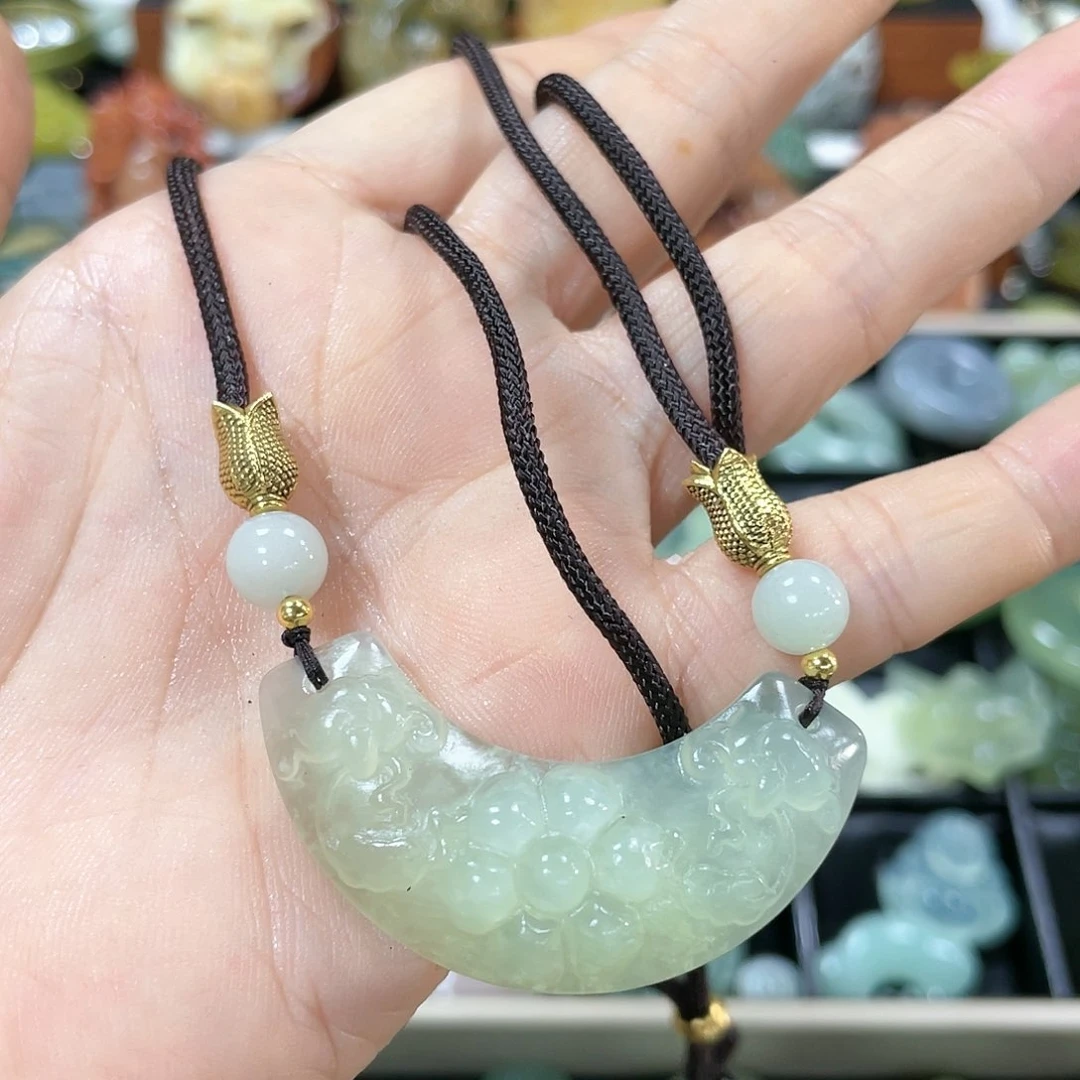 蛇纹石玉颈饰未镶嵌