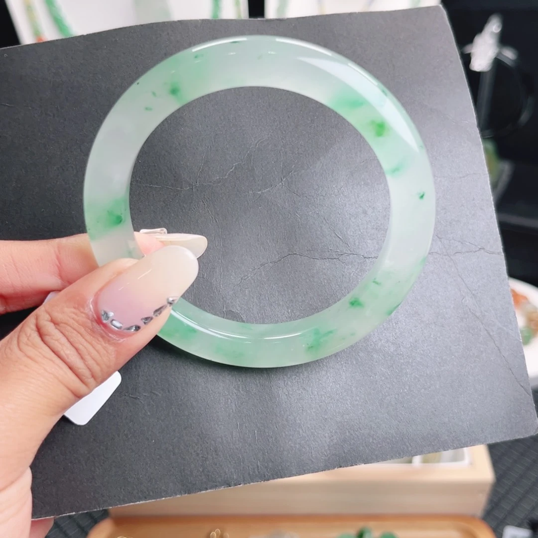 石英质玉未镶嵌手镯