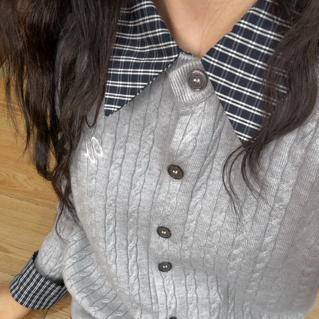 「小梦露」韩系拼接格子polo领假两件麻花针织衫