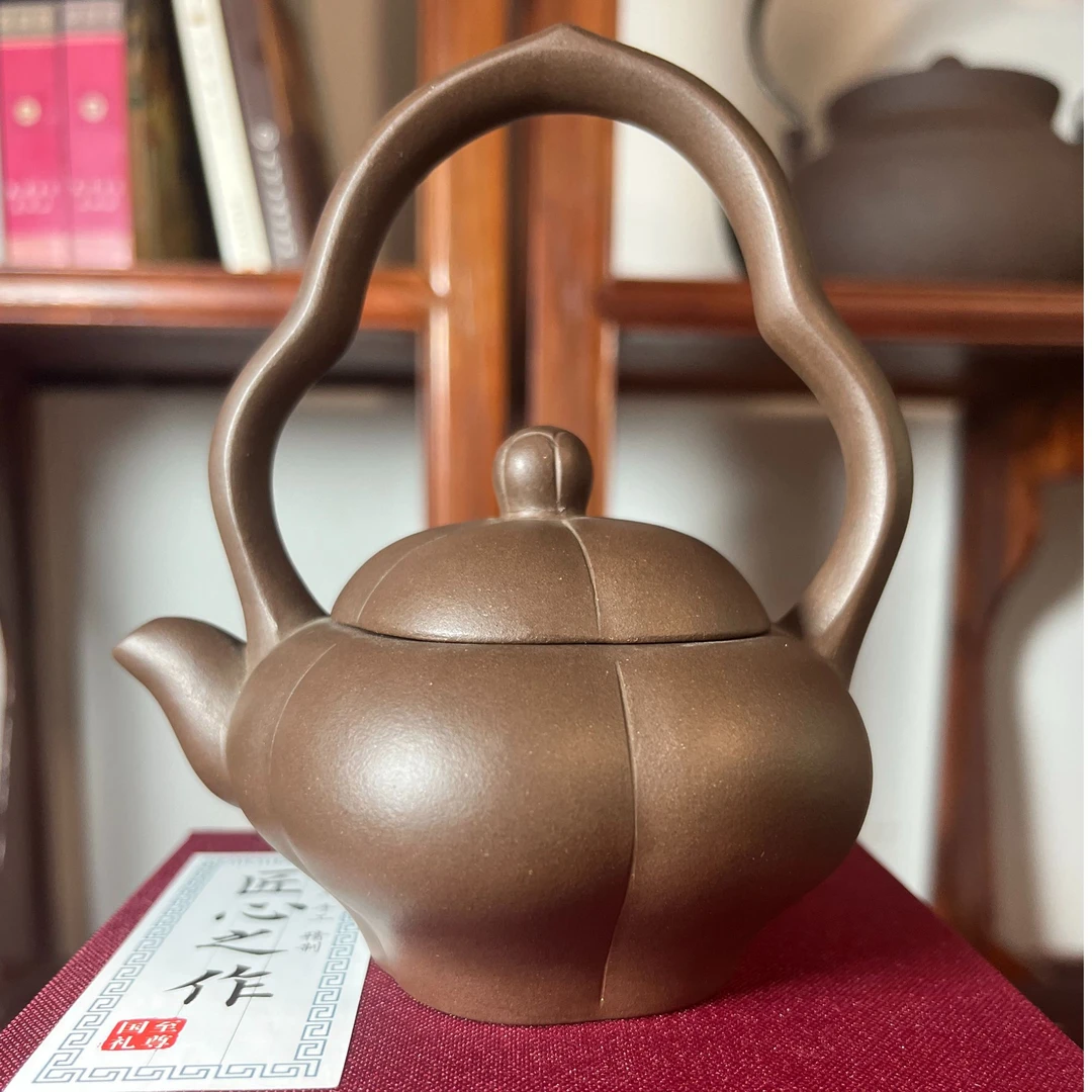 【精品紫砂】-lot064-80年代老一厂-合梅提梁紫砂壶
