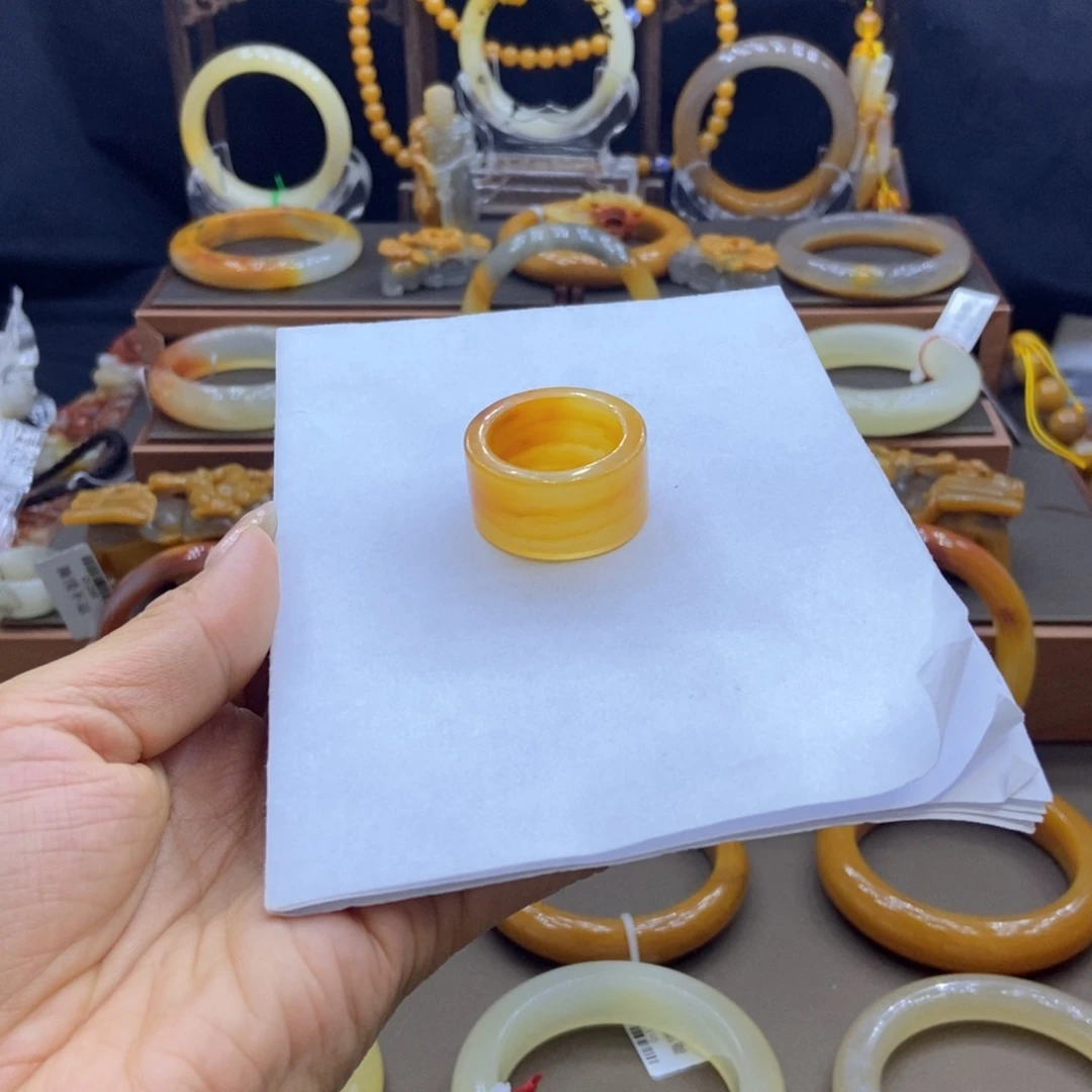 Y***。石英质玉（黄龙玉）未镶嵌戒指阳阳