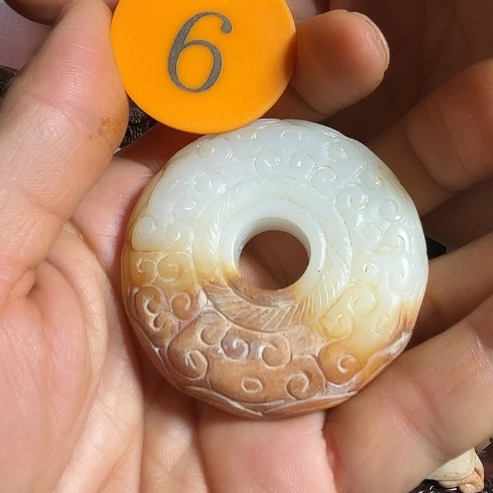 和田玉未镶嵌把件