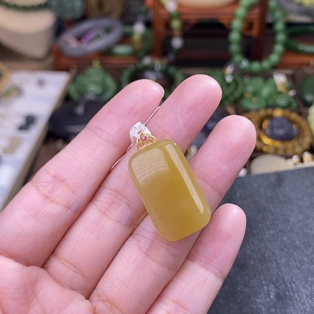 和田玉糖料吊坠18.K金清货价未镶嵌