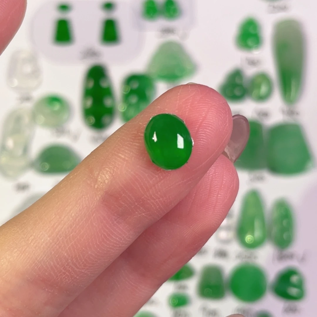 翡翠未镶嵌颈饰裸石