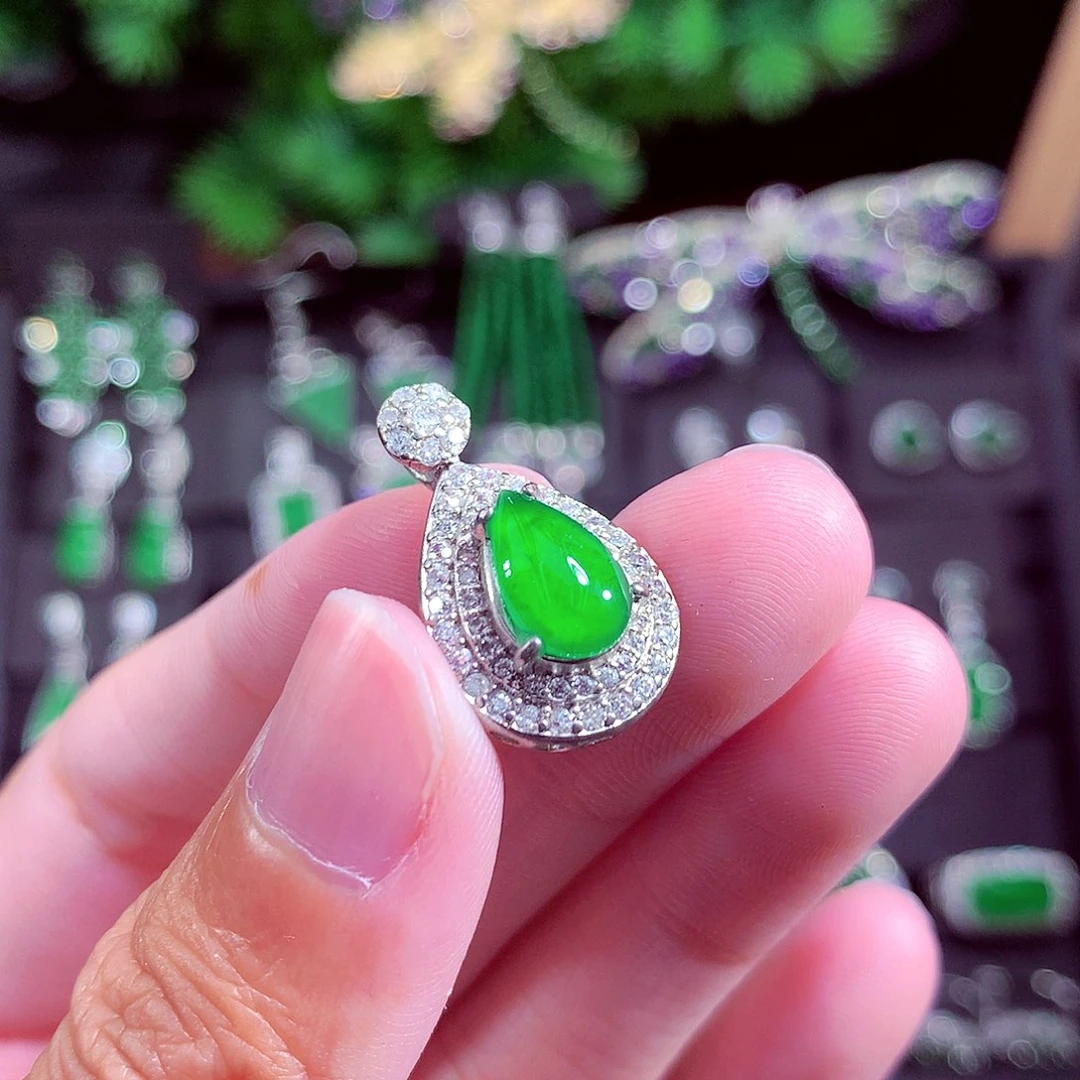 颈饰未镶嵌翡翠天然