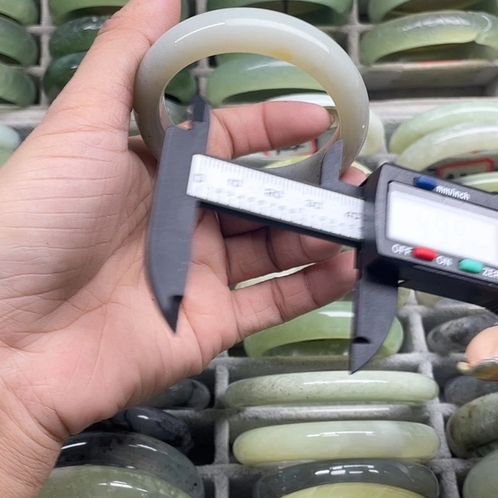 蛇纹石玉未镶嵌手镯422