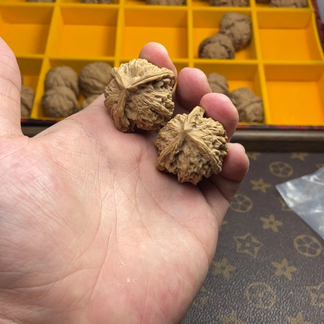 雾***蒋文玩核桃文玩核桃