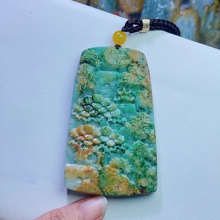 翡翠未镶嵌颈饰成*山水