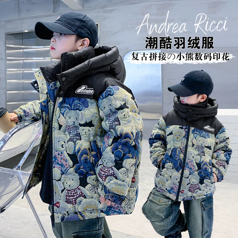 2025男童中大童90绒复古拼接款小熊数码印花潮酷保暖羽绒服