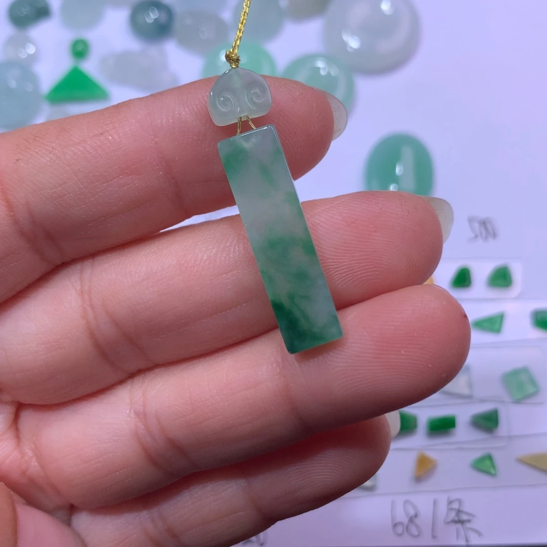 翡翠未镶嵌吊坠(不含链)牌