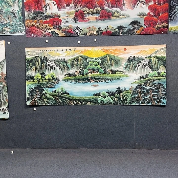 小***龙国画小八尺山水一副