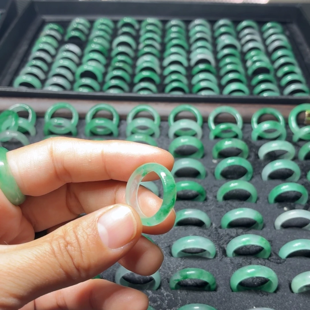 石英质玉（非洲翠）未镶嵌港码13号戒指有瑕