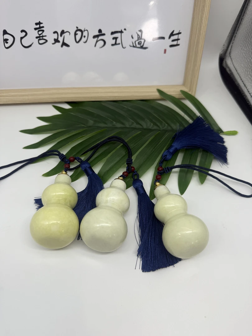 天然岫玉打磨葫芦手把多样性发货其中之一