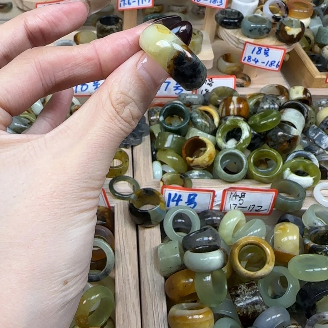 岫玉岫玉内径18.4未镶嵌百**蓉