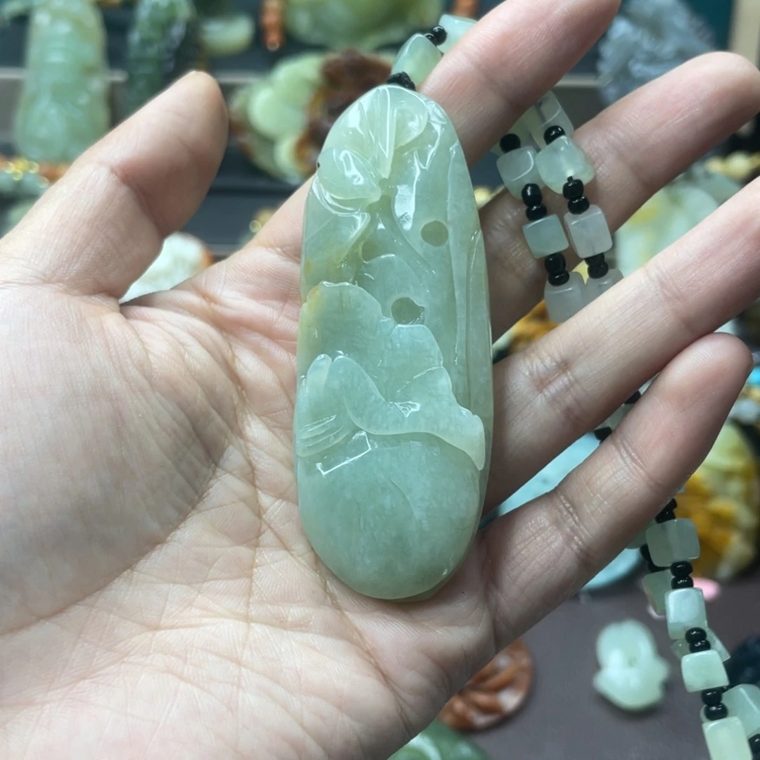 蛇纹石玉未镶嵌颈饰