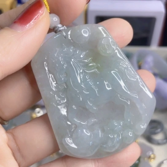 翡翠未镶嵌颈饰马上有钱