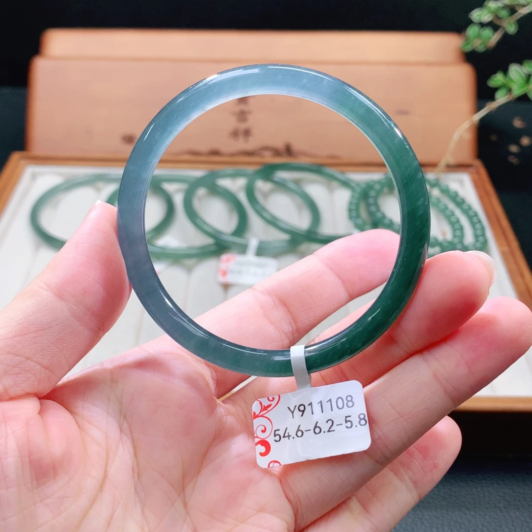 翡翠手镯（圆镯）未镶嵌