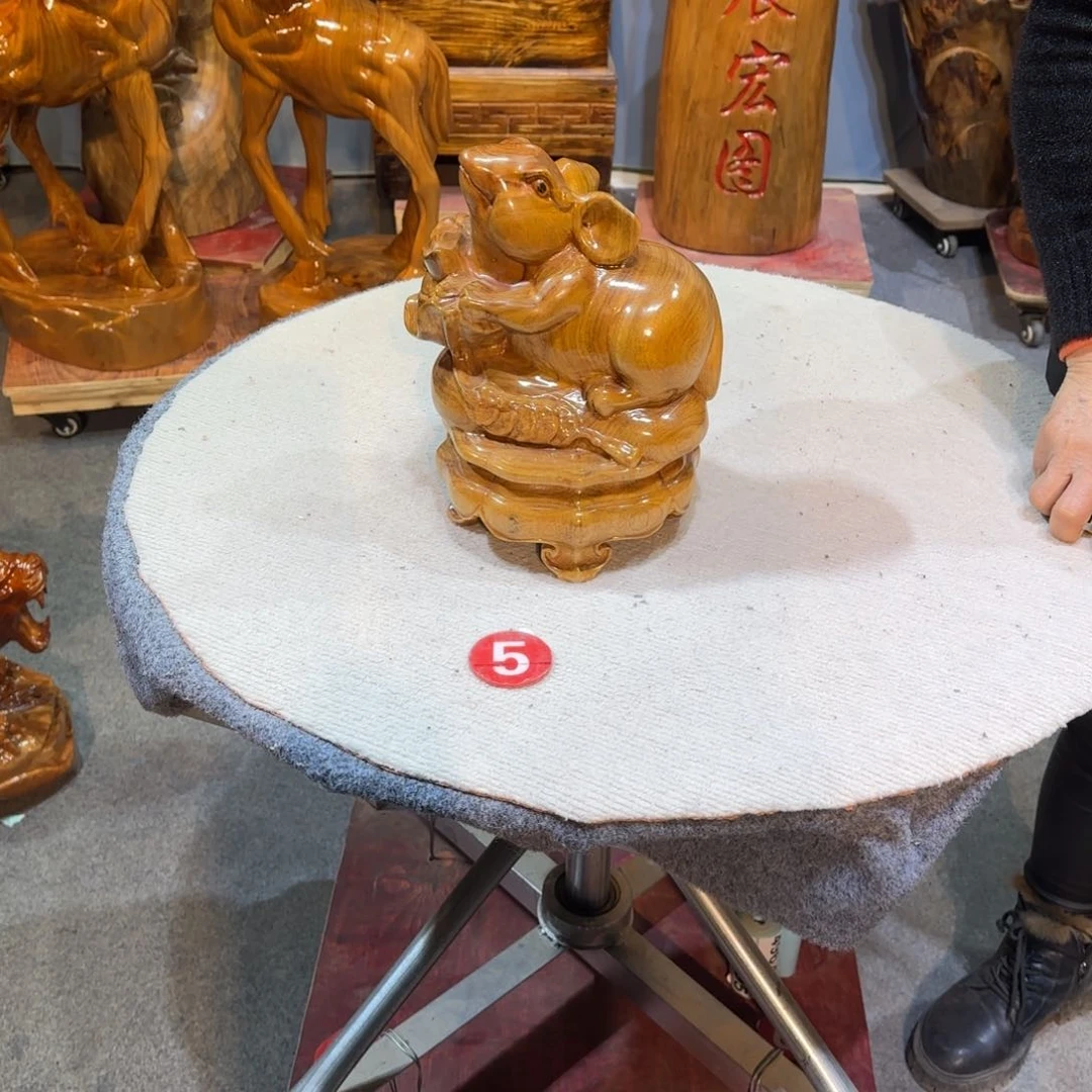 香樟木小*哥老鼠摆件1件