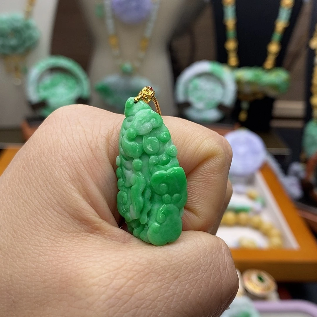 翡翠未镶嵌颈饰吊坠