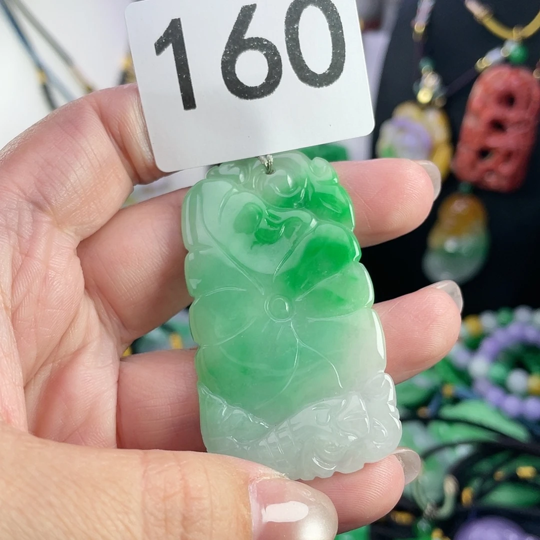 翡翠未镶嵌吊坠(赠链)