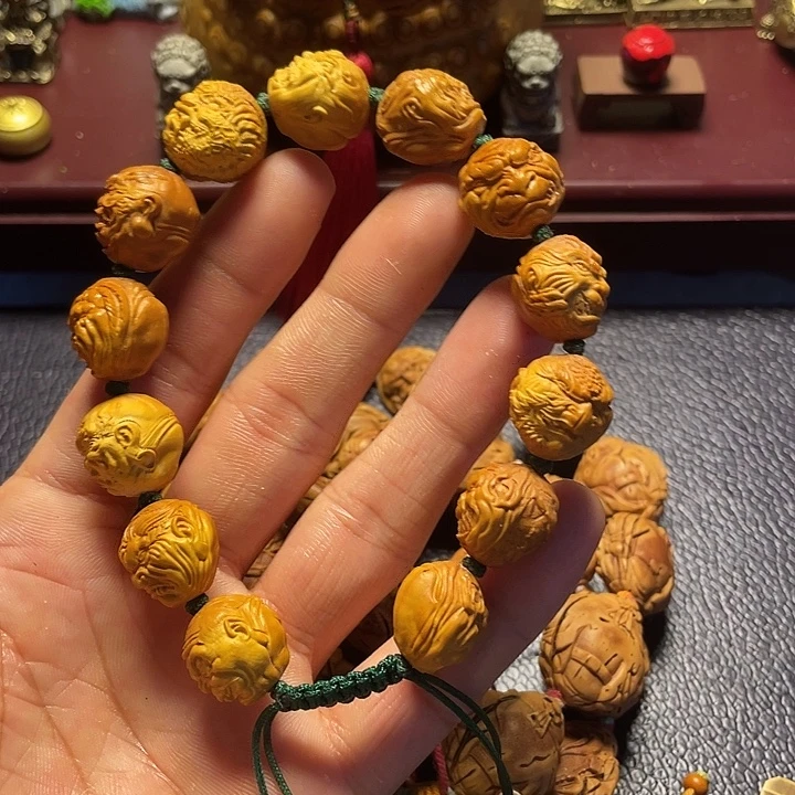 野***尊龙纹桃核雕刻十二生肖