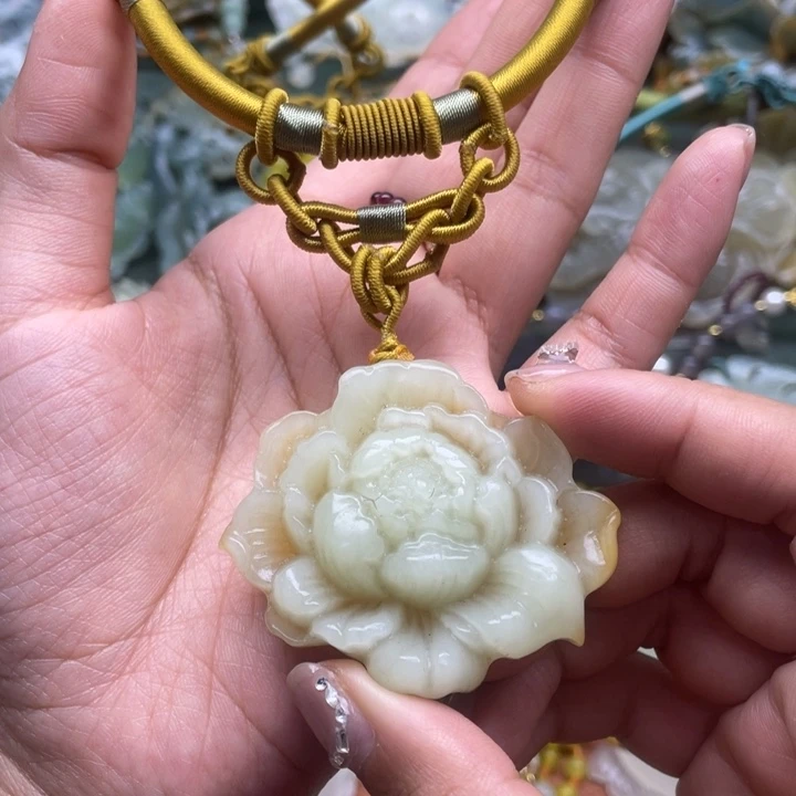 蛇纹石玉未镶嵌吊坠